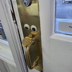Sips and Scoops - As you go out you encounter this face at the door.