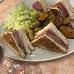 DS Café Niel - Pastrami and turkey double club