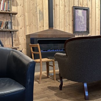 Caffe Nero - a fireplace in the corner of a living room - Coffee & Tea Near Me - Beverly, Massachusetts