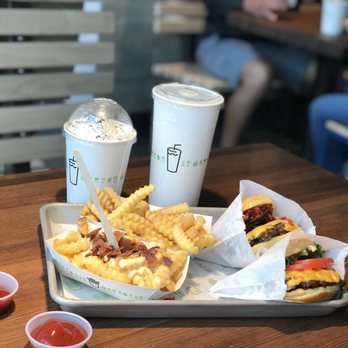 Shake Shack El Segundo - Burgers Near Me - El Segundo, California