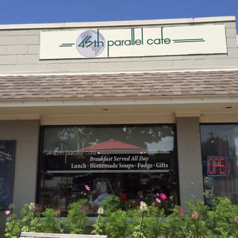45th Parallel Cafe - The front of the restaurant - we sat on the patio. - Breakfast & Brunch Near Me - Suttons Bay, Michigan