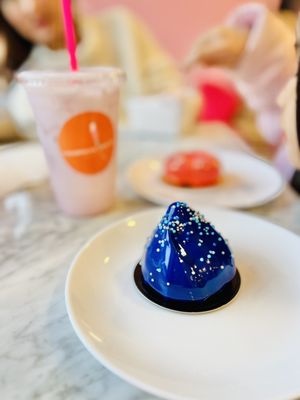 Champagne Poetry Patisserie by null