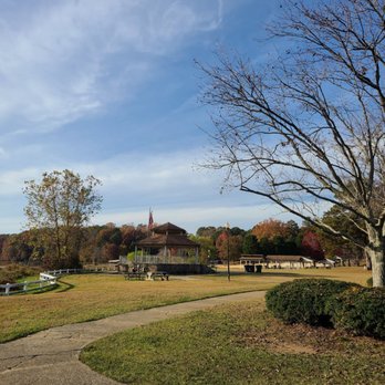 Cauble Park at Acworth Beach - Parks Near Me - Acworth, Georgia