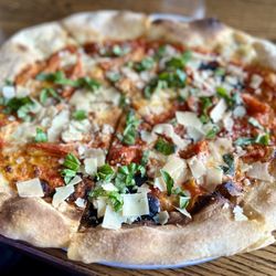 Peaceful Side Social - Margarita pizza. Not recommended