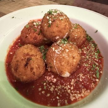 Fiorella's Italian Kitchen - Pizza Near Me - Oxon Hill, Maryland
