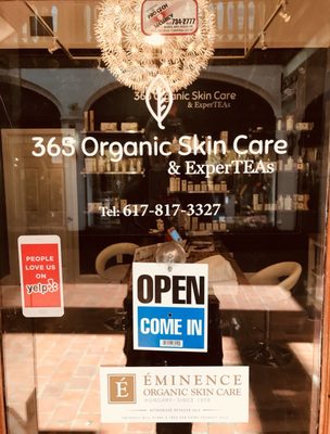 365 Organic Skin Care & ExperTEAs by null