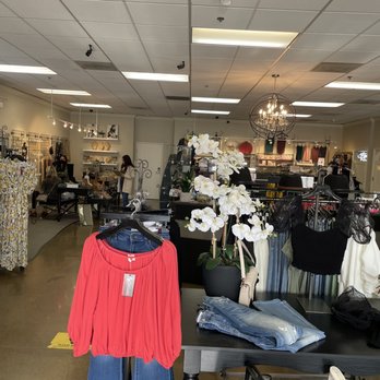 Ooh La La - Women's Clothing Near Me - Clovis, California