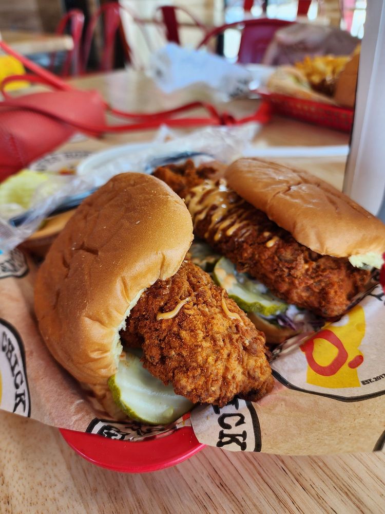 DAVE’S HOT CHICKEN in 31875 Date Palm Dr, Cathedral City, California