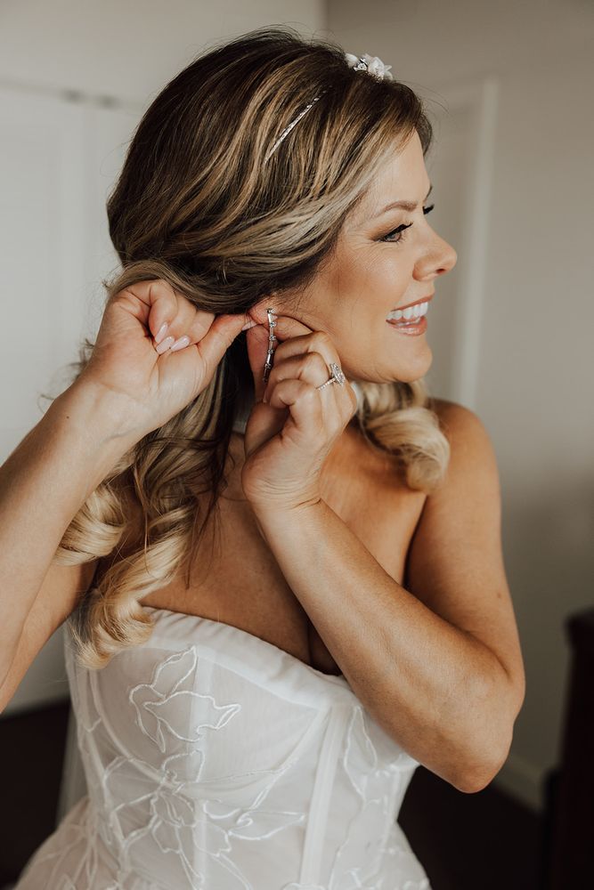 Rhonda Johnson - Bridal Makeup And Hair Logo