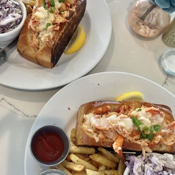 Cody's La Jolla - Lobster Roll - Breakfast & Brunch Near Me - La Jolla, California Cody's La Jolla - Lobster Roll - Breakfast & Brunch Near Me - La Jolla, California