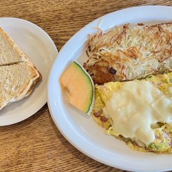 Uncle Pete's Cafe - Denver Omelette w/ Hashbrowns