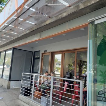 Bru Coffeebar - people sitting at tables outside - Coffee & Tea Near Me - Los Angeles, California Bru Coffeebar - people sitting at tables outside - Coffee & Tea Near Me - Los Angeles, California