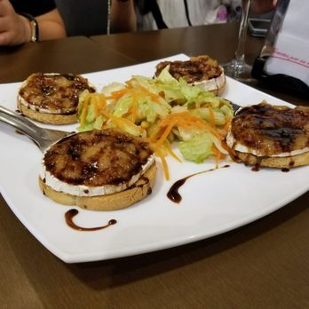 Duende 15 - goat cheese caramelized onion tostas - Tapas Bars Near Me - Granada, GR