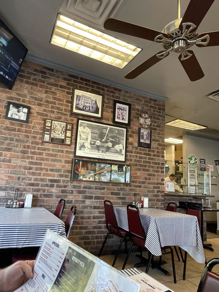 Bambino’s East Coast Pizzeria - Photo 2