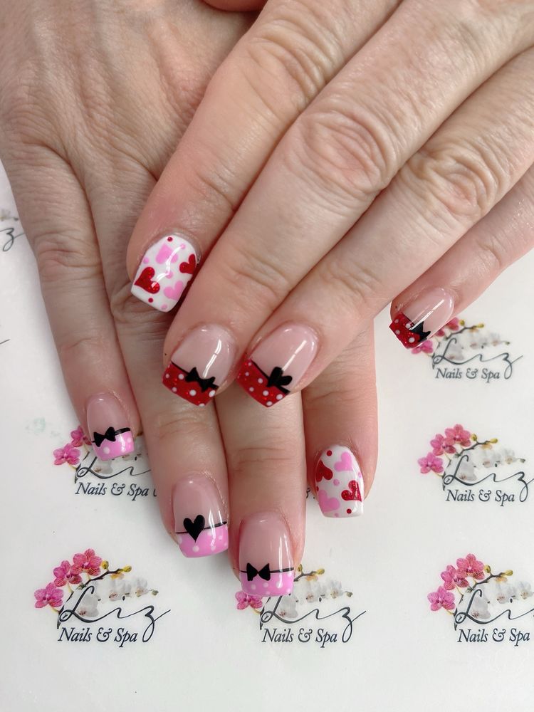 Liz Nails Logo