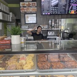 Pixie Donuts Pomona - Friendly service !