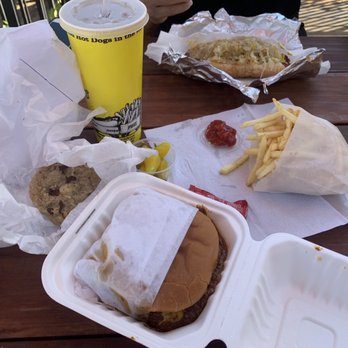 Carneys - Chili Cheeseburger, New Yorker dog, cookies - Burgers Near Me - Studio City, California Carneys - Chili Cheeseburger, New Yorker dog, cookies - Burgers Near Me - Studio City, California