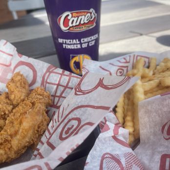 Raising Cane's Chicken Fingers - Tea - Chicken Shop Near Me - Vacaville, California
