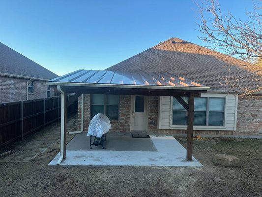 Vallejos Roofing Logo