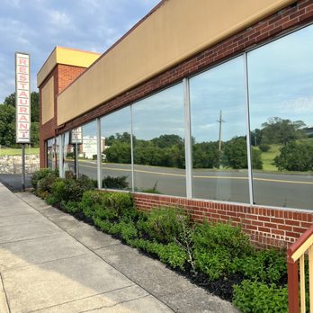 Alexander’s Restaurant - the outside of the restaurant - Breakfast & Brunch Near Me - Luray, Virginia