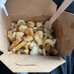 The Big Cheese Poutinerie - Traditional poutine