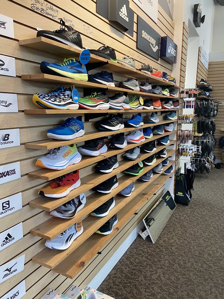 RUNNER’S CORNER Updated August 2024 12 Photos & 38 Reviews 835 S