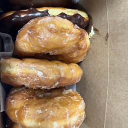 2 Bavarian cream and 4 glazed donuts 2 Bavarian cream and 4 glazed donuts