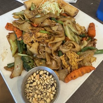 Golden Triangle Thai Cuisine - Pad See Ew with vegetables level 3 in spice - Thai Near Me - Murrieta, California Golden Triangle Thai Cuisine - Pad See Ew with vegetables level 3 in spice - Thai Near Me - Murrieta, California