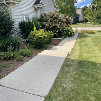 Q's Home Serives - Another angle - Pressure Washers Near Me - Gurnee, Illinois Q's Home Serives - Another angle - Pressure Washers Near Me - Gurnee, Illinois