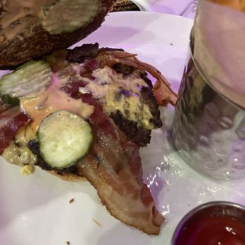 Hard Rock Cafe - Legendary Smash Burger - Burgers Near Me - Niagara Falls, New York