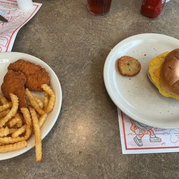 Eat'n Park - Me and my friends food. - Breakfast & Brunch Near Me - Pittsburgh, Pennsylvania Eat'n Park - Me and my friends food. - Breakfast & Brunch Near Me - Pittsburgh, Pennsylvania