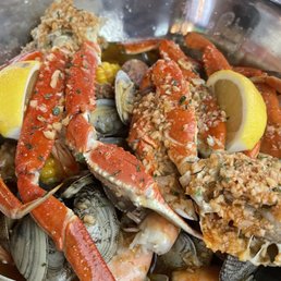 Clams, shrimp and crab! Clams, shrimp and crab!