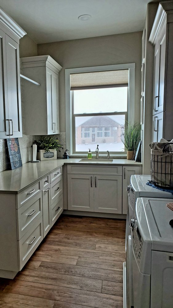 LONGS PEAK Updated September 2024 559 N Denver Ave