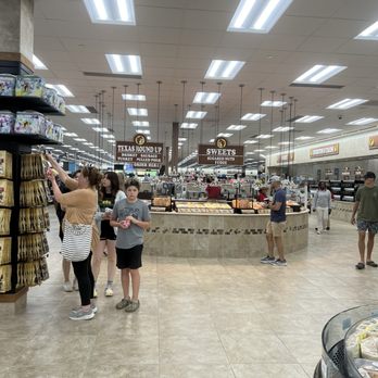 BUC-EES - Updated January 2025 - 192 Photos & 87 Reviews - 2500 Buc-ee ...