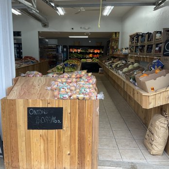 SKT Farm Market - .. view from sidewalk. - Farmers Market Near Me - Hope, British Columbia