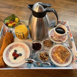 The Buckingham Inn - Continental breakfast available Monday - Wednesday. Full breakfast served other days.