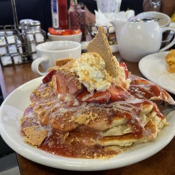 Honeybear Cafe - Strawberry Shortcake - Breakfast & Brunch Near Me - Chicago, Illinois