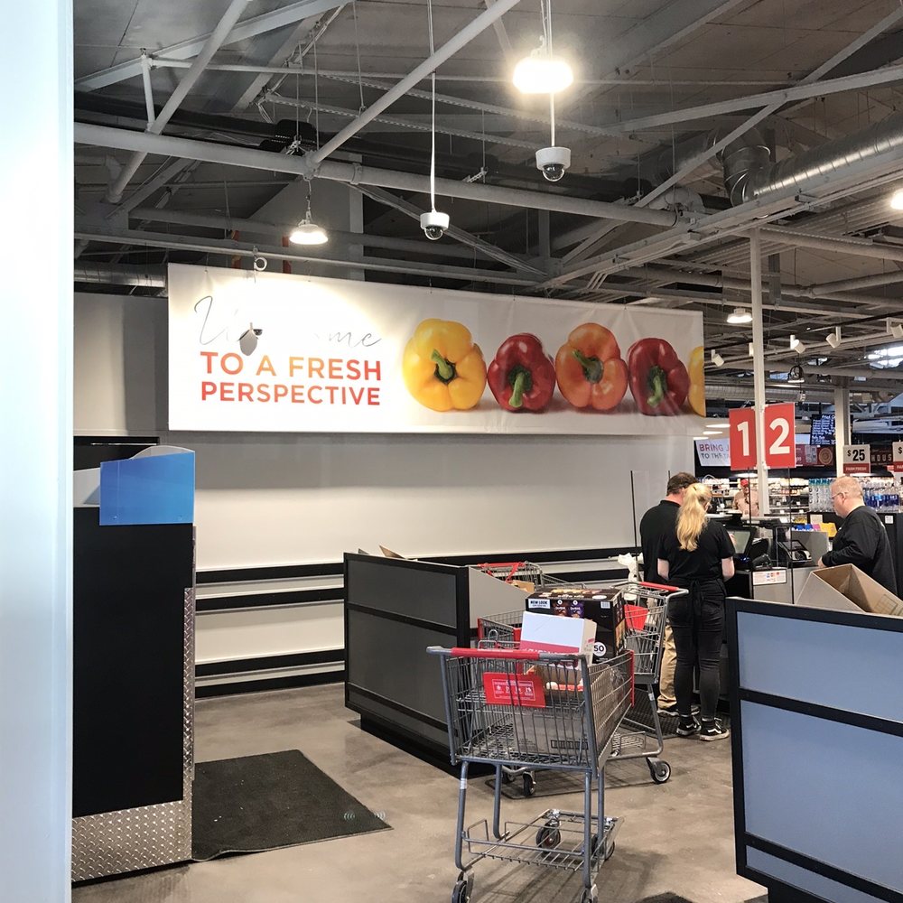 Gordon Food Service - customers in a grocery store - Grocery Near Me - Chattanooga, Tennessee Gordon Food Service - customers in a grocery store - Grocery Near Me - Chattanooga, Tennessee