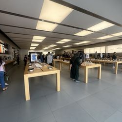 Apple Store - Main Place