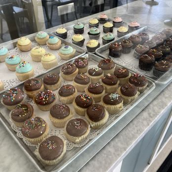 Magnolia Bakery - More cupcakes - Bakeries Near Me - Los Angeles, California Magnolia Bakery - More cupcakes - Bakeries Near Me - Los Angeles, California