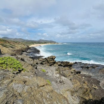 Halona Blowhole Lookout - View of Sandy Beach. - Beaches Near Me - Honolulu, Hawaii Halona Blowhole Lookout - View of Sandy Beach. - Beaches Near Me - Honolulu, Hawaii