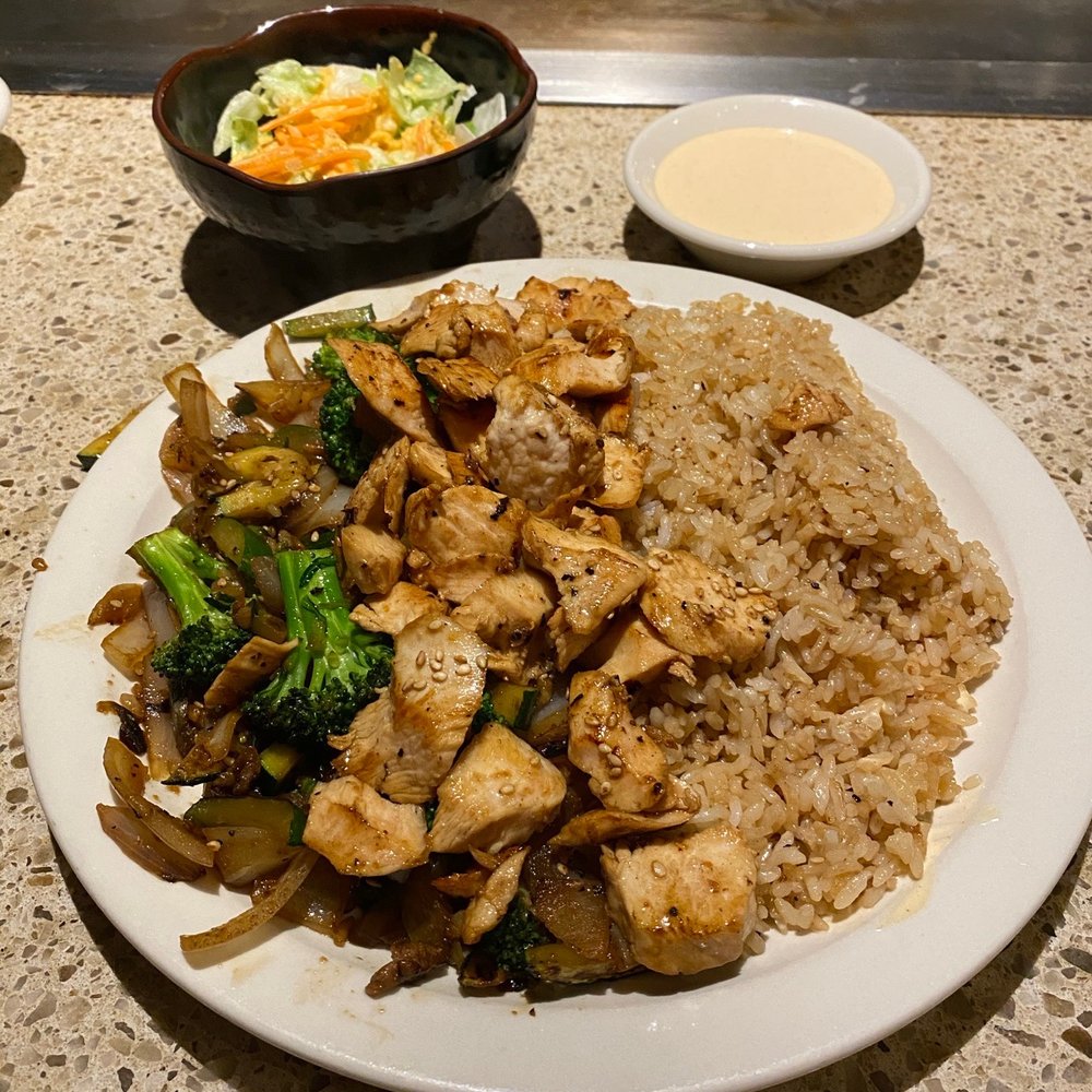 Kanki - Hibachi Chicken, salad, side of broccoli, yumyum sauce - Japanese Near Me - Raleigh, North Carolina