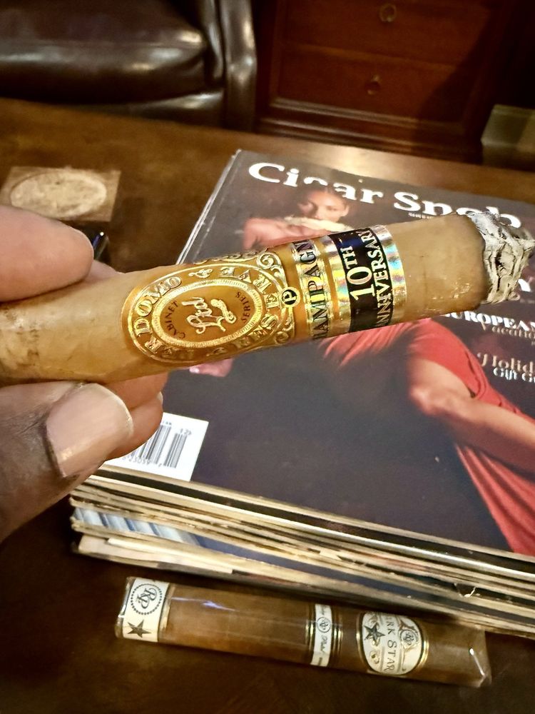 Vanguard Cigar Club Logo