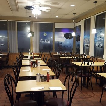 Rick's On 5 - Dining Area - American Near Me - Wallingford, Connecticut