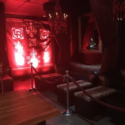 EAT At The Living Room