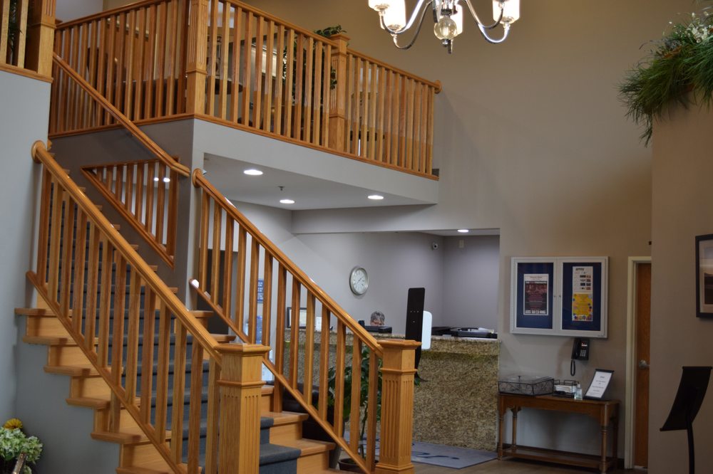 GARNER INN & SUITES Updated August 2024 11 Photos 699 Cottonwood