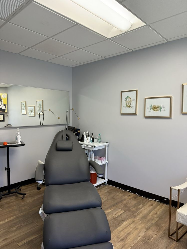 Uptown Medispa Arrowhead Logo