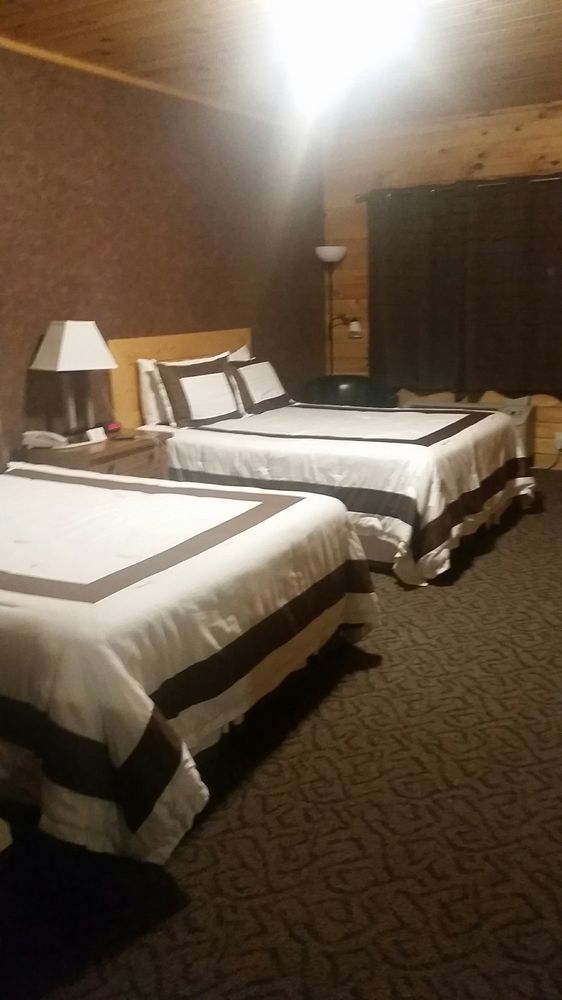 LINCOLN SUITES Updated September 2024 14 Reviews 105B W Trefz Dr