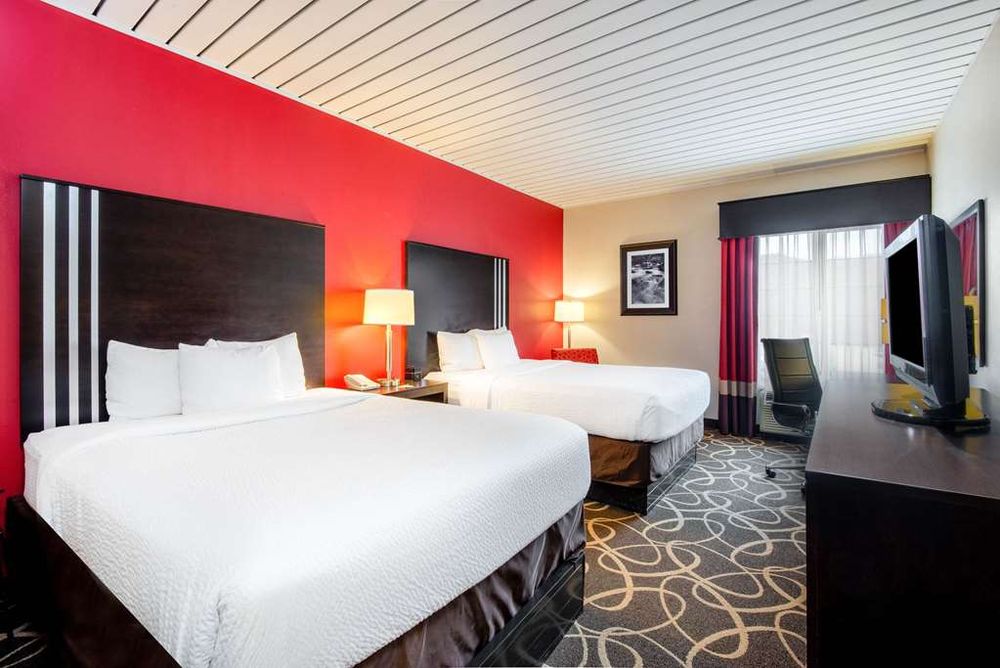 La Quinta Inn & Suites by Wyndham Elkview - Charleston NE - wedding in Elkview, WV