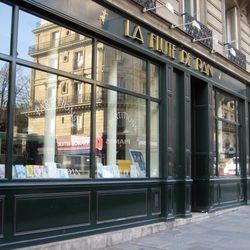 La Flûte de Pan - Magasin situé 49 rue de Rome, Paris 8ème.